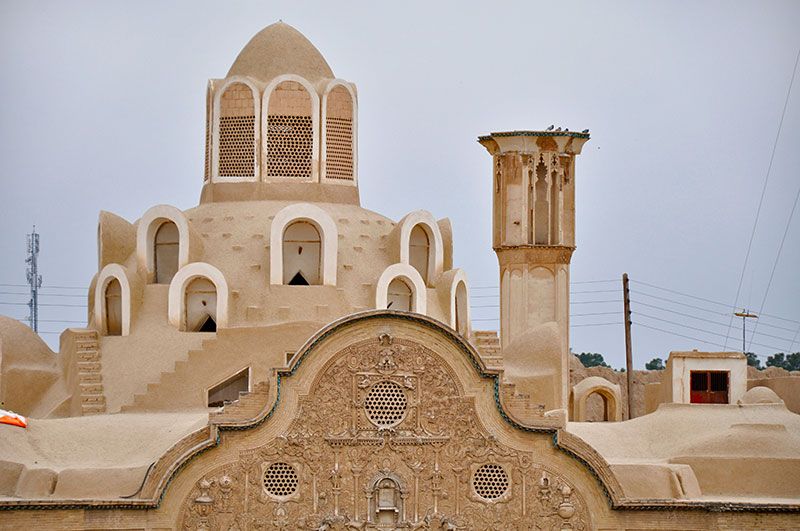Kashan in the arms of desert and gardens